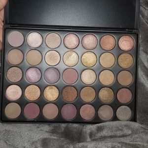 Morphe cosmetics 35T neutral eyeshadow palette